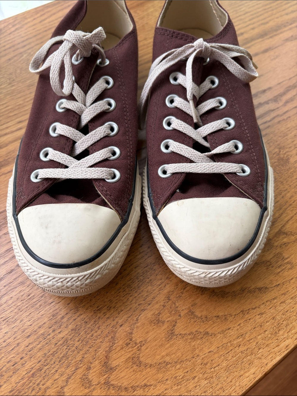 Converse Low-Top Canvas Sneakers in chocolate brown. Size 9 women’s. - Picture 3 of 6